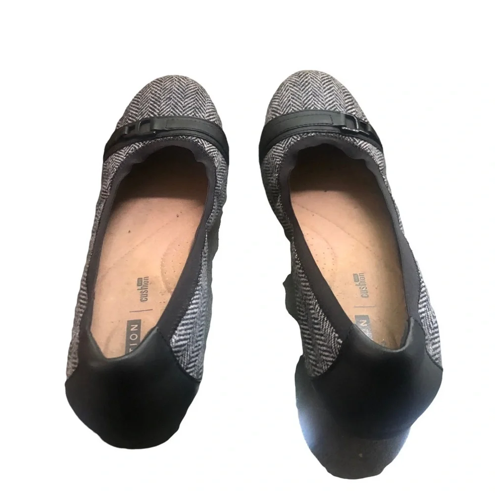 Beautiful Women’s Clark’s Wedge Gray Shoes Size 10 in Excellent Used Con…